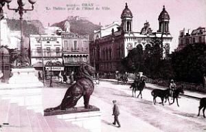 Oran - Place d'Armes - Theatre vu de l'Hotel de Ville